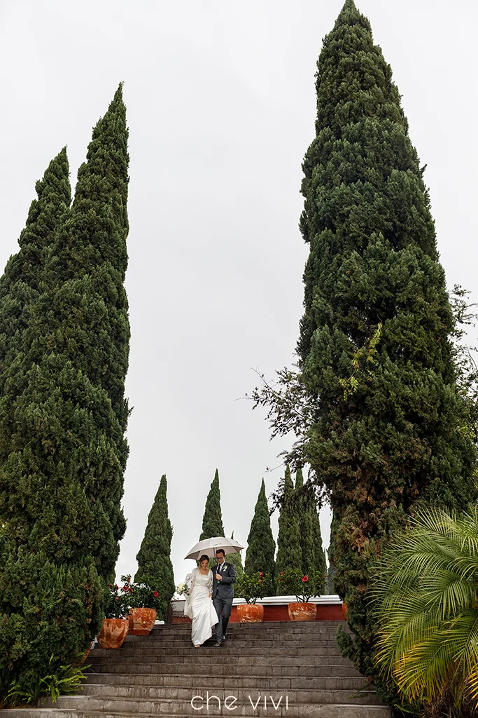 Pareja de recién casado en pinos de Laguardia Quito puembo boda