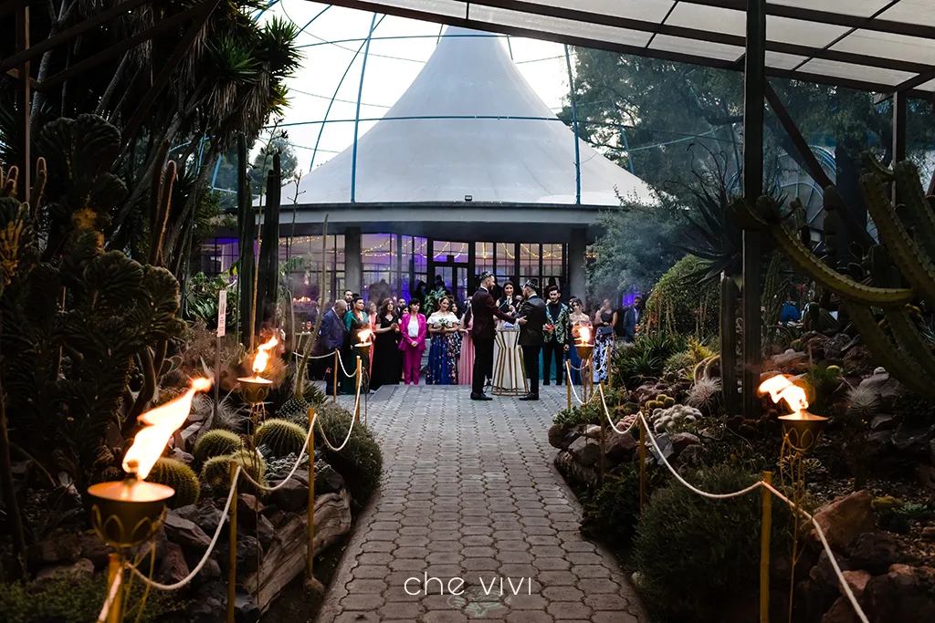 Intercambio de votos en Jardín Botánico de Quito lugar para boda LGTBI